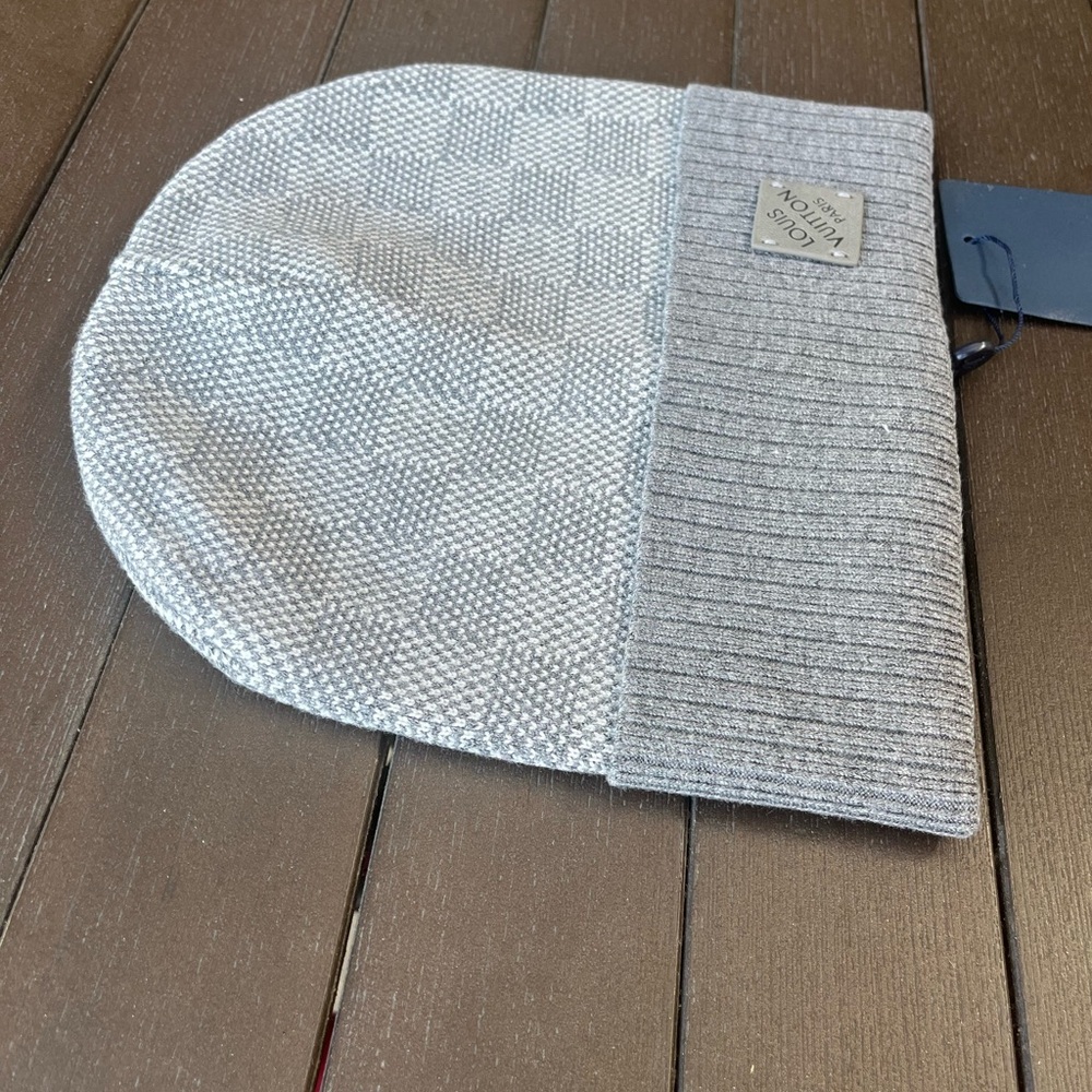 Louis Vuitton Light Gray Textured Knit Beanie - Picture 4 of 4